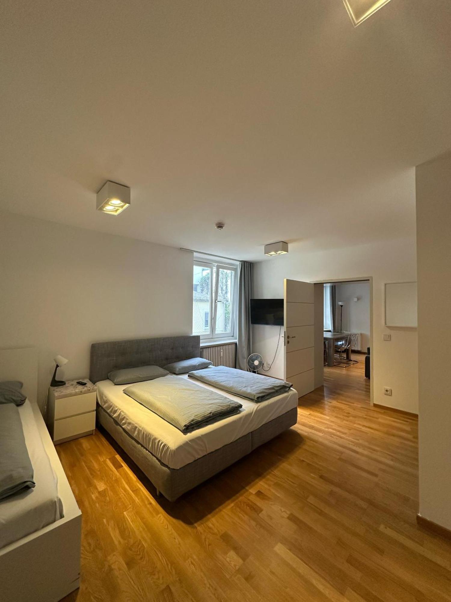 Al Nafurah Apartments Monaco di Baviera Esterno foto