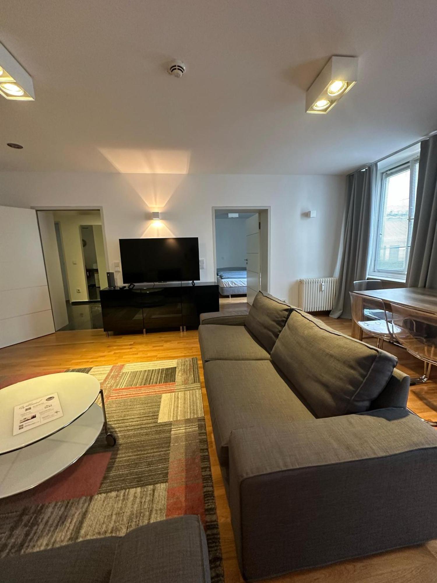 Al Nafurah Apartments Monaco di Baviera Esterno foto