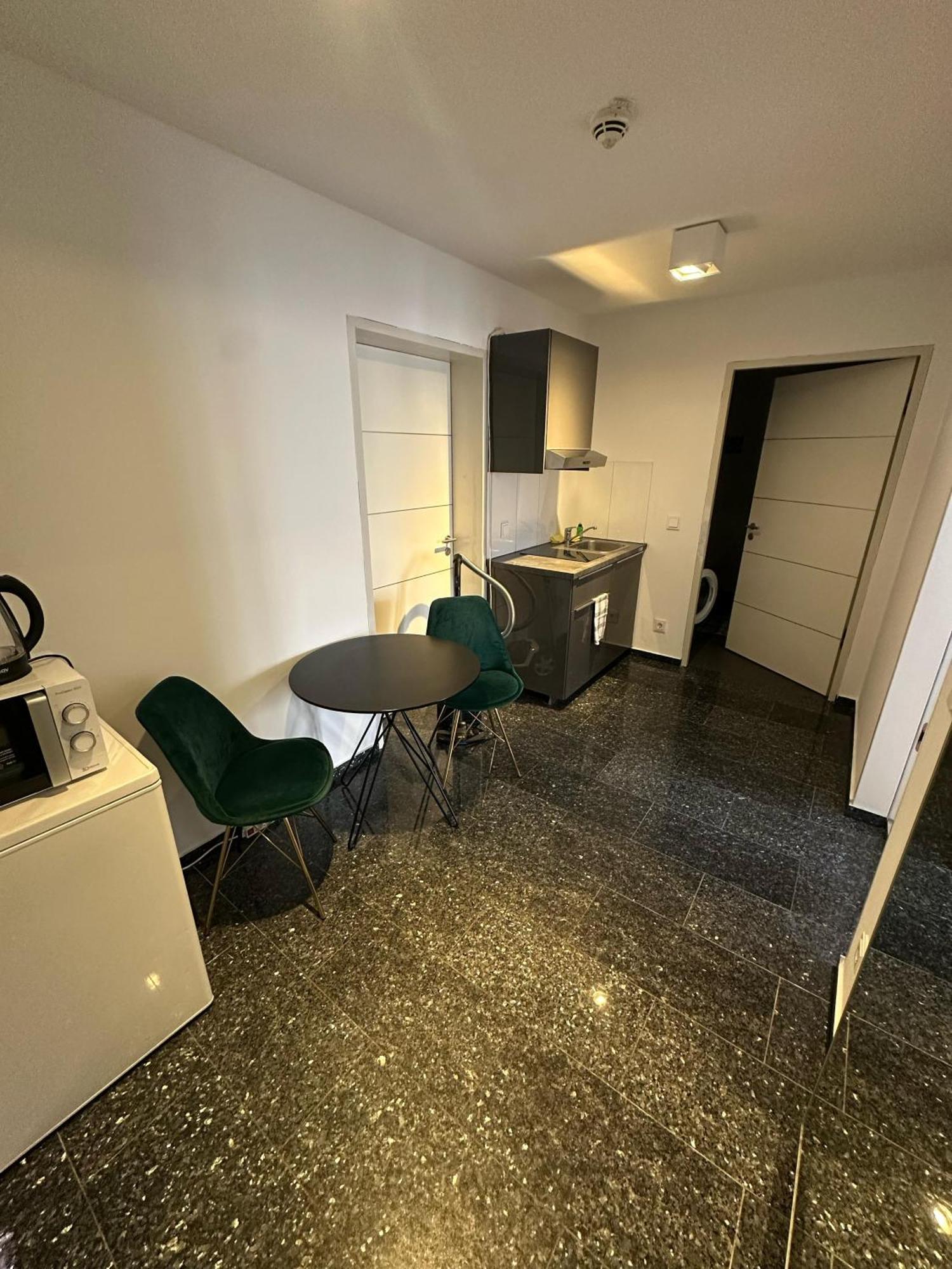 Al Nafurah Apartments Monaco di Baviera Esterno foto