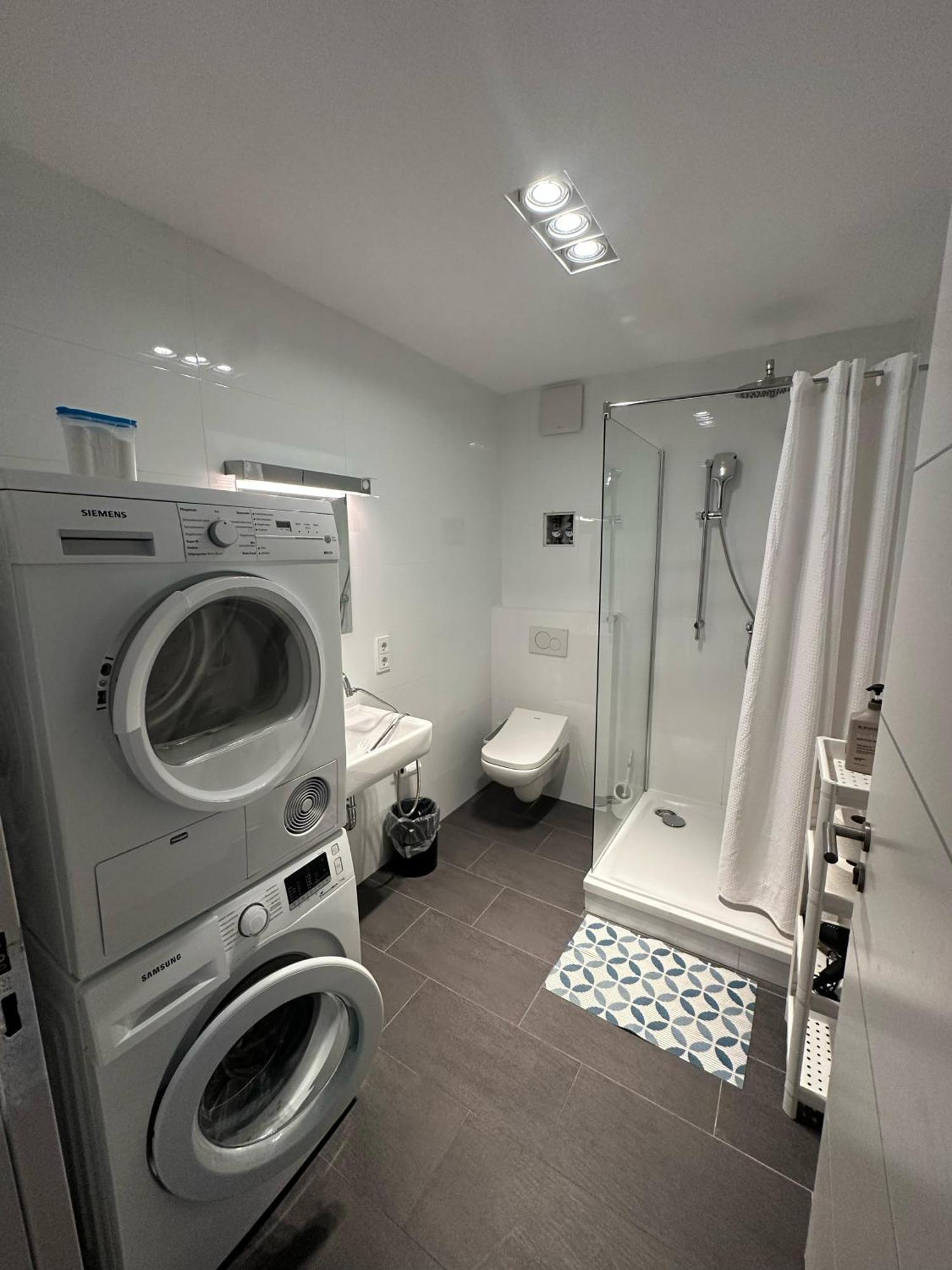 Al Nafurah Apartments Monaco di Baviera Esterno foto